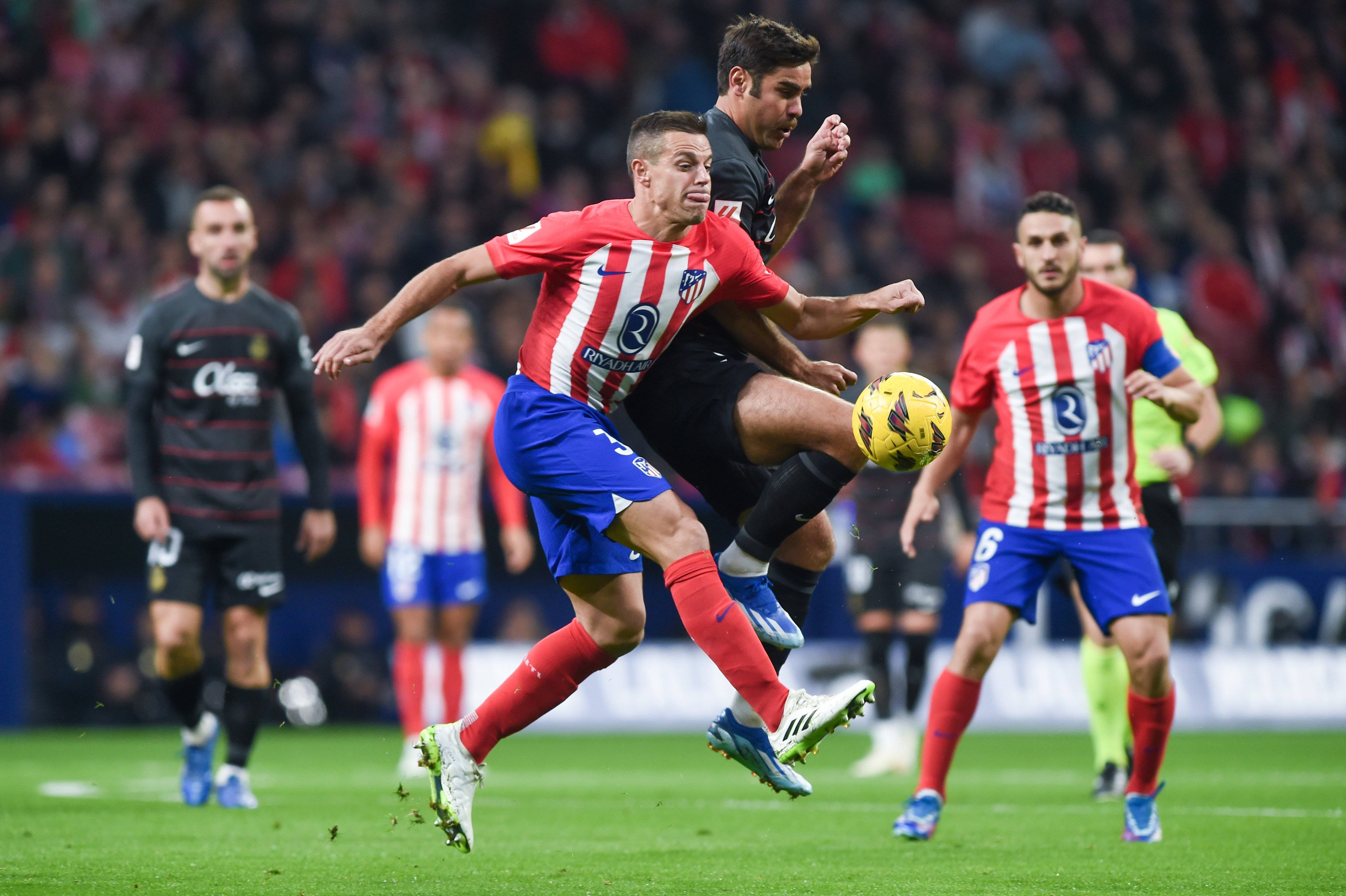 包含浙江稠州训练开放日，今晚战术微调引欢呼，西甲在即，年轻球员得到机会的词条